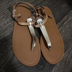 NEW Thong Sandals - Size 8.5